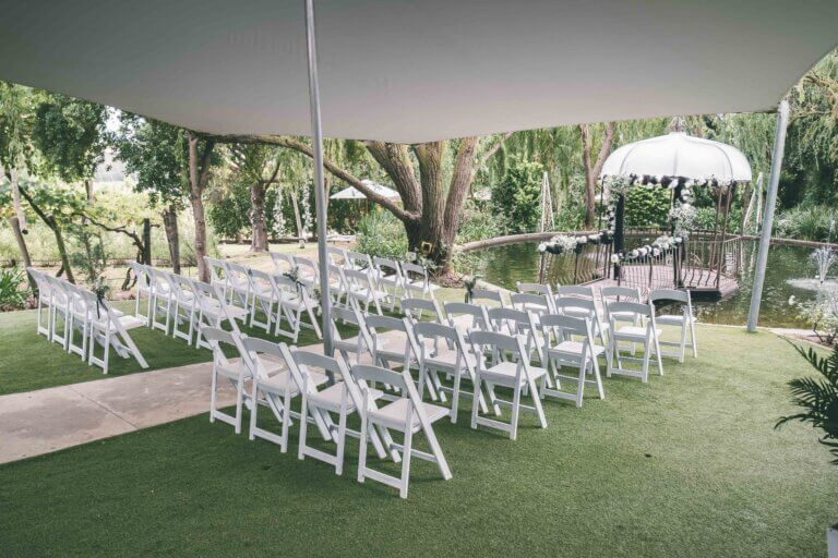 Setting arrangements for outside nuptials